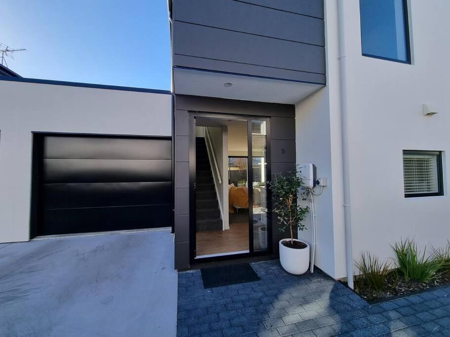 Central Home With Internal Garage - Close To Cbd! Christchurch Ngoại thất bức ảnh